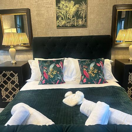 Park View Is A Beautiful Whole Entire House Close To Town Centre, Sleeps 8 In 4 Rooms, 2 Doubles And 4 Single Beds With 2 Shower Rooms, Available For Holidays, Insurance Stays, Trades People, Contractors, Pets Welcome Уисбийч Екстериор снимка