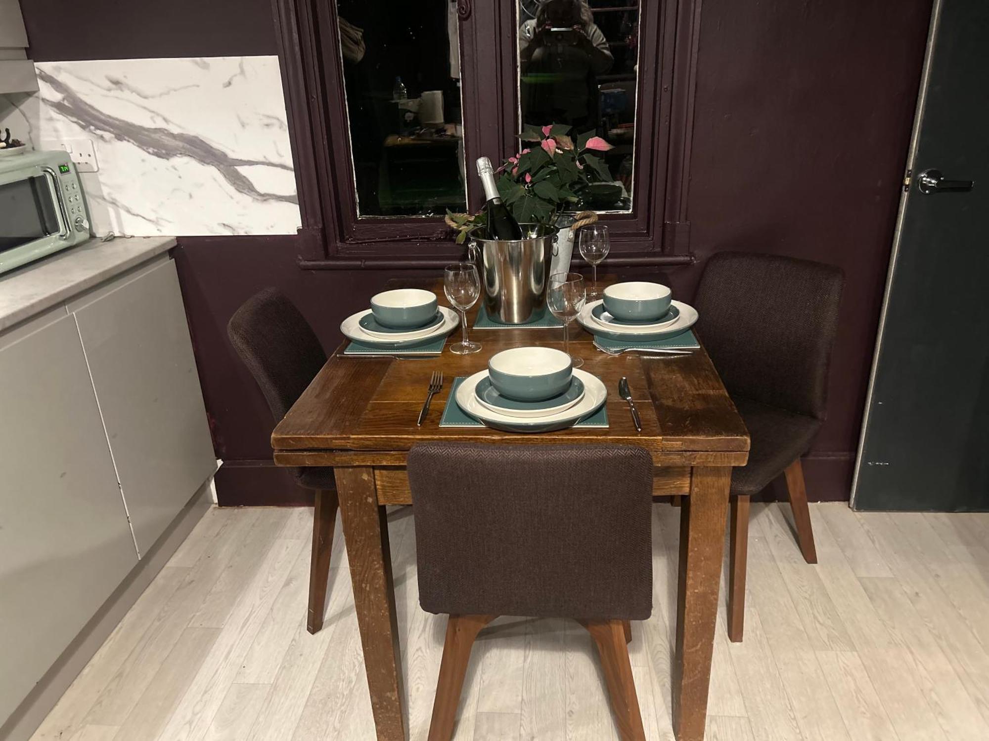 Park View Is A Beautiful Whole Entire House Close To Town Centre, Sleeps 8 In 4 Rooms, 2 Doubles And 4 Single Beds With 2 Shower Rooms, Available For Holidays, Insurance Stays, Trades People, Contractors, Pets Welcome Уисбийч Екстериор снимка